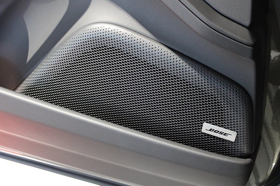 Porsche Panamera 4 13 of 19