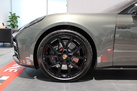 Porsche Panamera 4 7 of 19