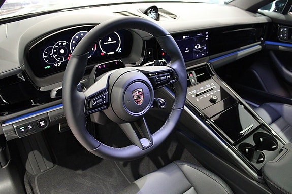 Porsche Panamera 4 16 of 19