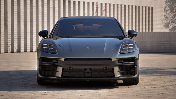 Porsche Panamera 4 4 of 5