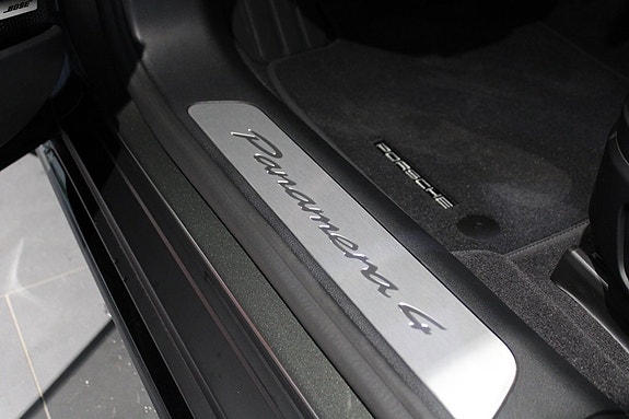 Porsche Panamera 4 10 of 19