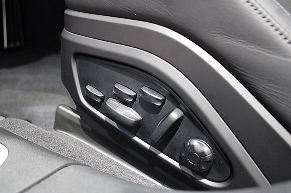 Porsche Panamera 4 9 of 19