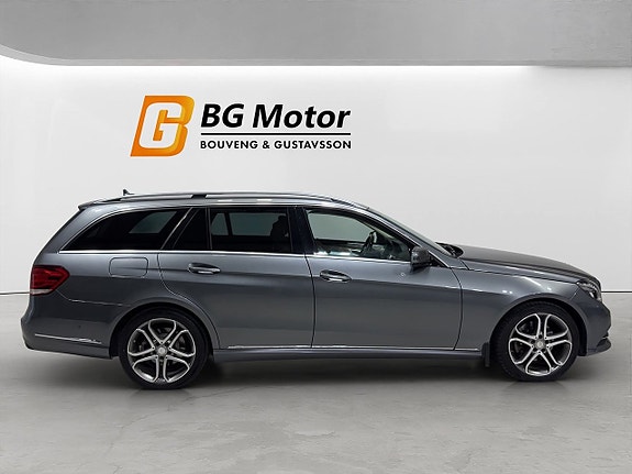 Mercedes-Benz E220 3 of 5