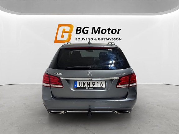 Mercedes-Benz E220 5 of 5