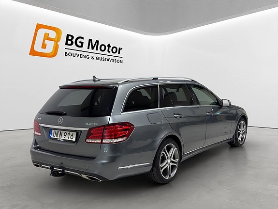 Mercedes-Benz E220 4 of 5