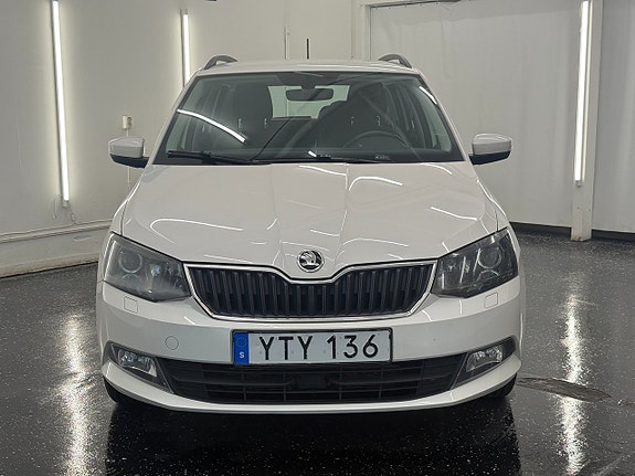 Skoda Fabia 2 of 16