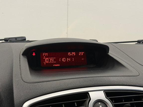 Renault Clio 14 of 18
