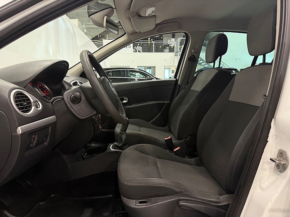 Renault Clio 10 of 18