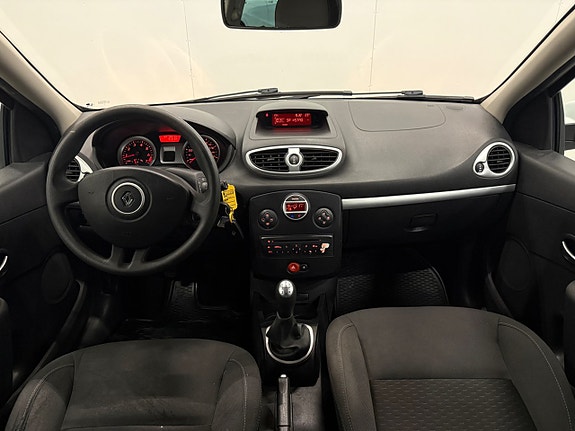 Renault Clio 9 of 18