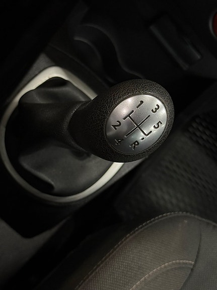 Renault Clio 16 of 18