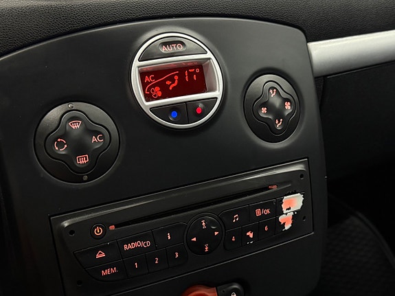 Renault Clio 15 of 18