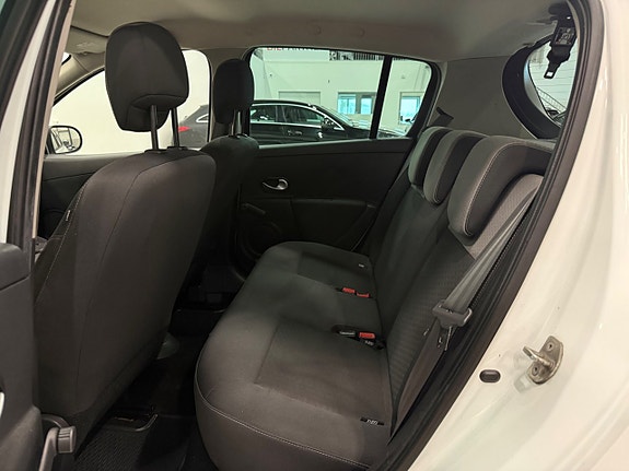 Renault Clio 11 of 18