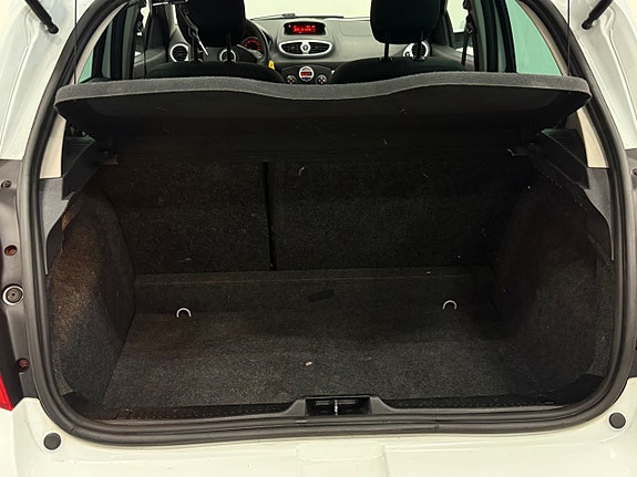 Renault Clio 18 of 18