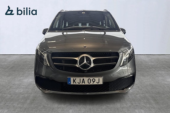 Mercedes-Benz V300 2 of 5