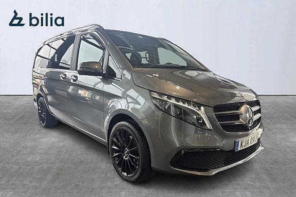 Mercedes-Benz V300 3 of 5
