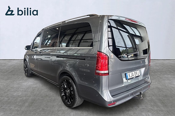 Mercedes-Benz V300 4 of 5