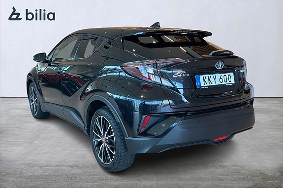 Toyota C-HR 2 of 5