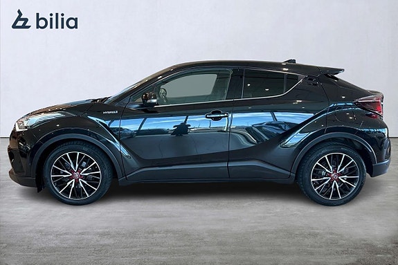 Toyota C-HR 3 of 5