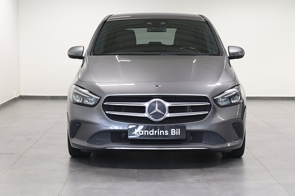 Mercedes-Benz B180 2 of 5