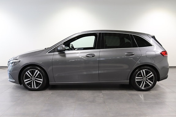 Mercedes-Benz B180 3 of 5
