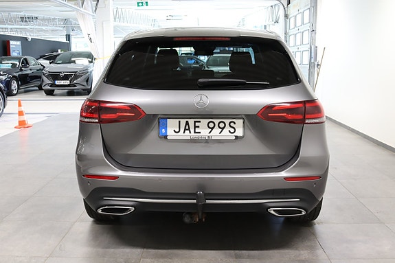 Mercedes-Benz B180 5 of 5