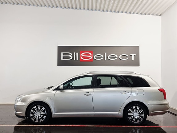 Toyota Avensis 2 of 5