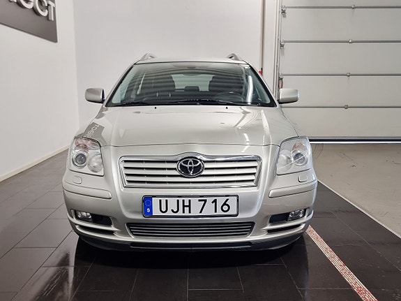 Toyota Avensis 3 of 5