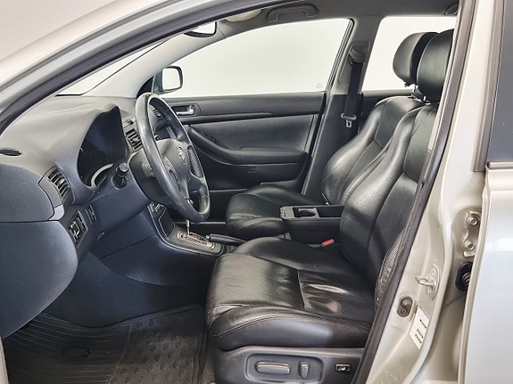 Toyota Avensis 5 of 5