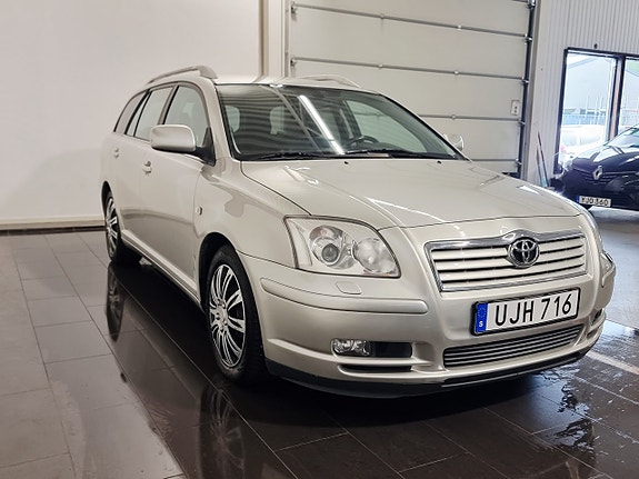 Toyota Avensis 4 of 5