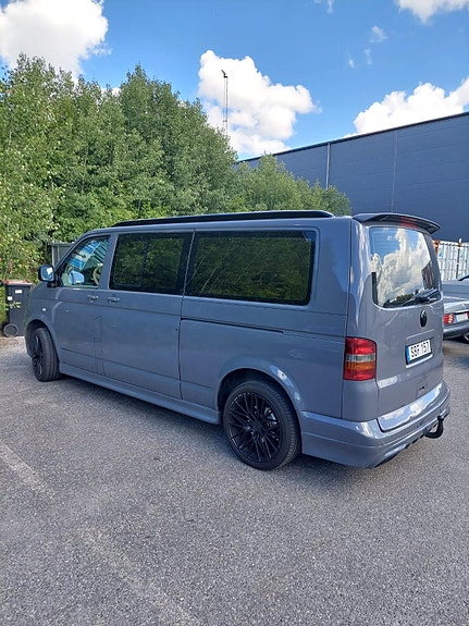 Volkswagen Caravelle 2 of 5