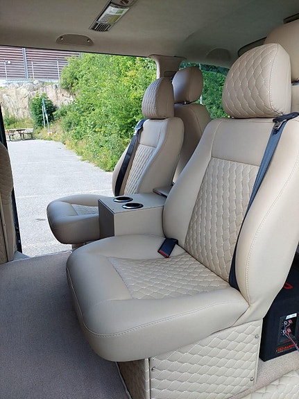 Volkswagen Caravelle 5 of 5
