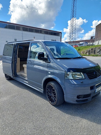 Volkswagen Caravelle 3 of 5