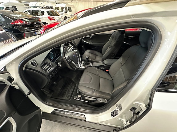 Volvo V40 Cross Country 6 of 8