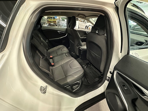 Volvo V40 Cross Country 4 of 5