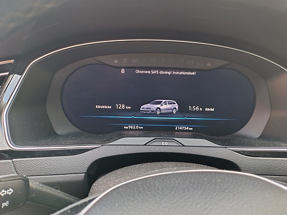 Volkswagen Passat Alltrack 3 of 5