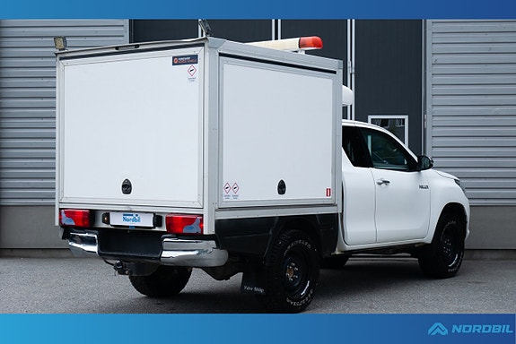 Toyota HiLux 2 of 5