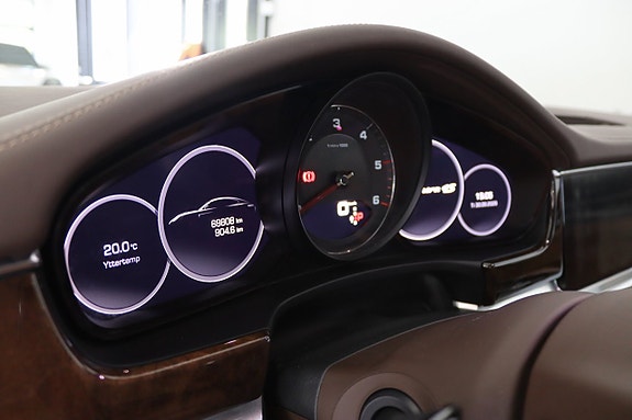 Porsche Panamera 4S 17 of 19