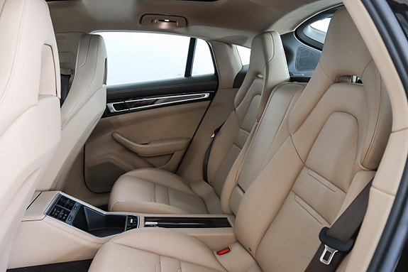 Porsche Panamera 4S 15 of 19
