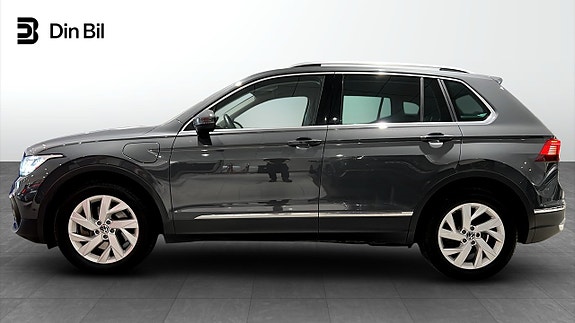 Volkswagen Tiguan 2 of 5