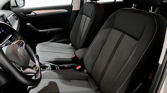 Volkswagen T-Roc 8 of 19