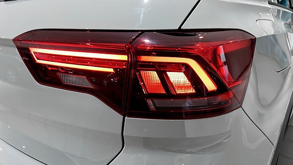 Volkswagen T-Roc 13 of 19