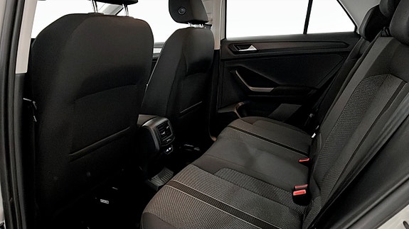 Volkswagen T-Roc 11 of 19