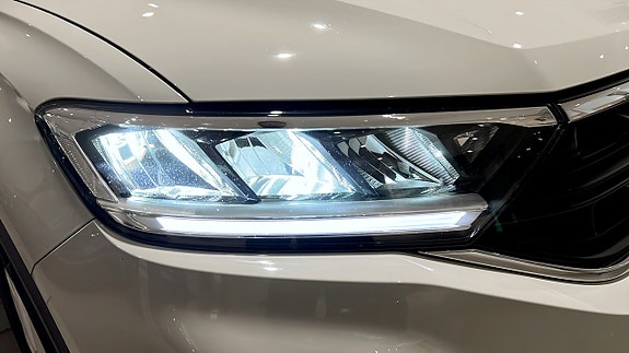 Volkswagen T-Roc 14 of 19