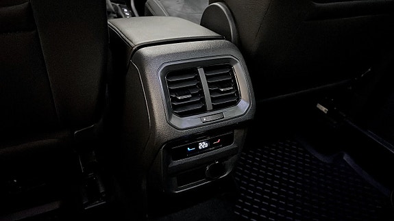 Volkswagen Tiguan 17 of 23