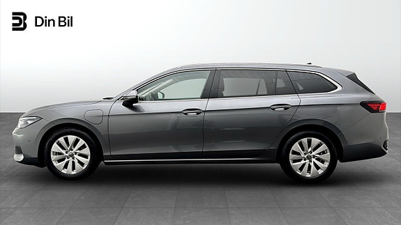 Volkswagen Passat 2 of 5