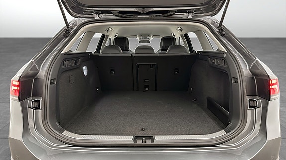 Volkswagen Passat 12 of 19