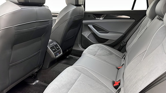 Volkswagen Passat 11 of 19