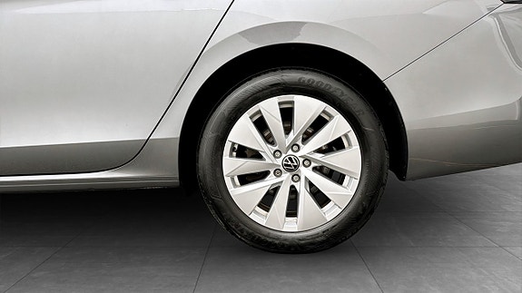 Volkswagen Passat 6 of 19