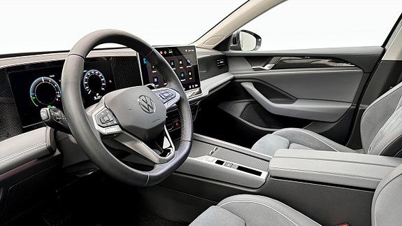 Volkswagen Passat 7 of 19