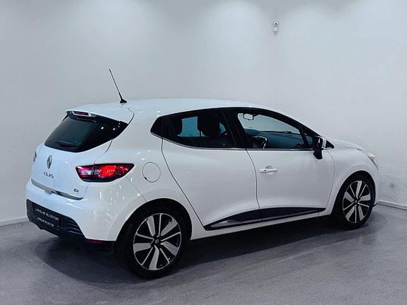 Renault Clio 19 of 19
